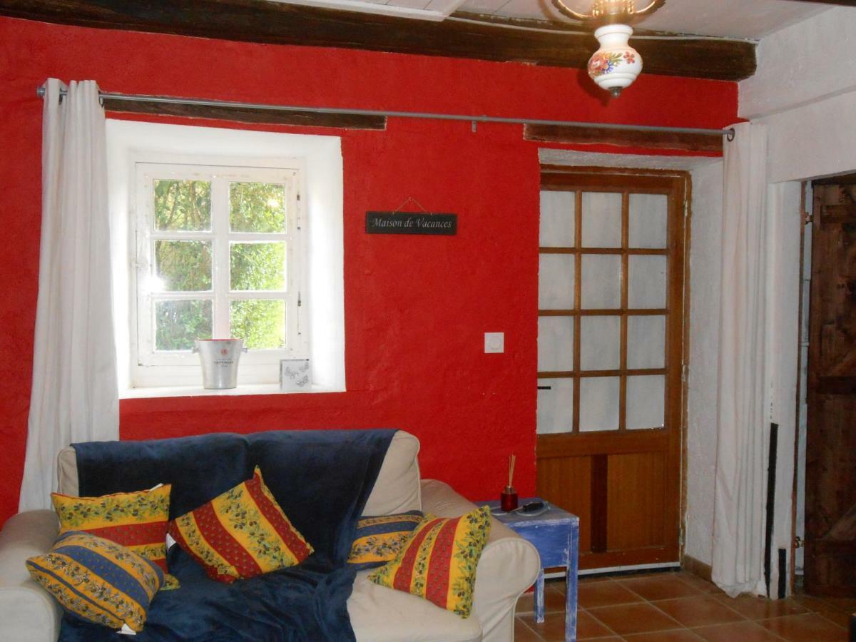 Chat Noir Gite Et Chambre D'Hotes Genouille  Exterior photo